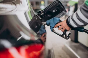 5 Carros com o pior consumo de combustível no Brasil em 2025