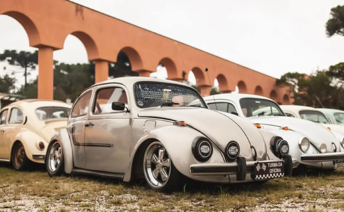exposicao carros antigos bosque curitiba.jpg Curitiba Volksfest 2025 celebra carros antigos, música e gastronomia em evento histórico para os apaixonados por automóveis
