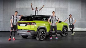 Jeep apresenta o Compass elétrico com nova geração e celebra 14 anos de parceria com a Juventus