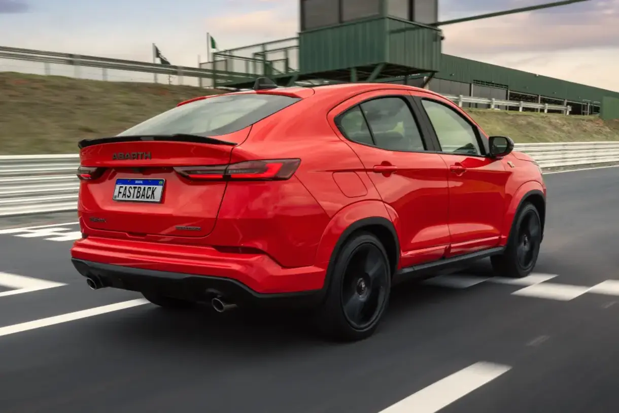 Fiat Fastback Abarth My26 005 Novo Fiat Fastback 2026 aposta em sofisticação: veja preços, versões e tudo o que mudou no SUV cupê