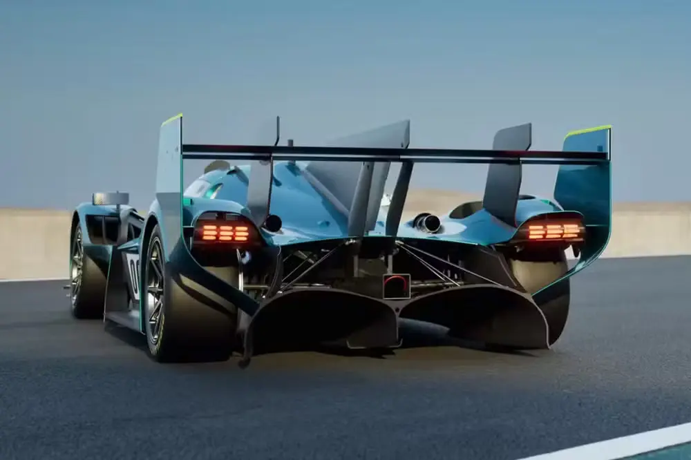 aston martin valkyrie lm traseira Aston Martin Valkyrie LM é mais rápido que os carros de Le Mans — e custa R$ 38 milhões