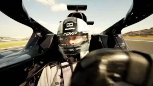 Brad Pitt acelera McLaren MCL60 e mergulha no universo da Fórmula 1