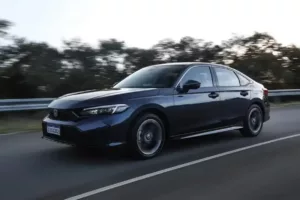 Honda Civic 2025 estreia com visual renovado e integração total com Google