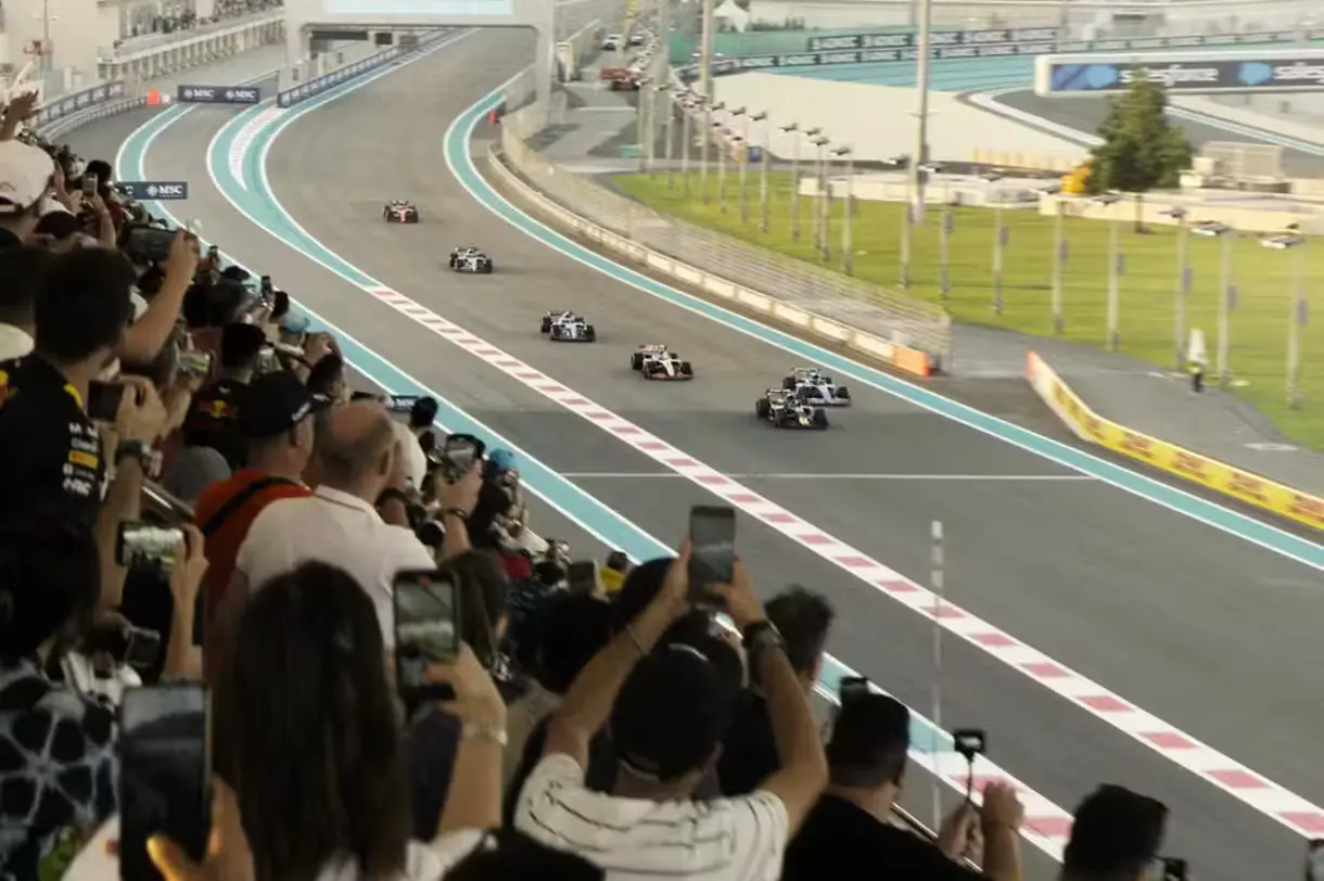 f1 the movie arquibancada “F1 – O Filme” tenta conquistar até quem nunca sentou no sofá para ver uma corrida