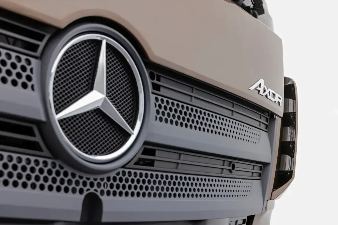 032A0730 Axor NR 1 Mercedes-Benz Axor 2026 retorna ao Brasil com motor Euro 6 e pacote tecnológico robusto