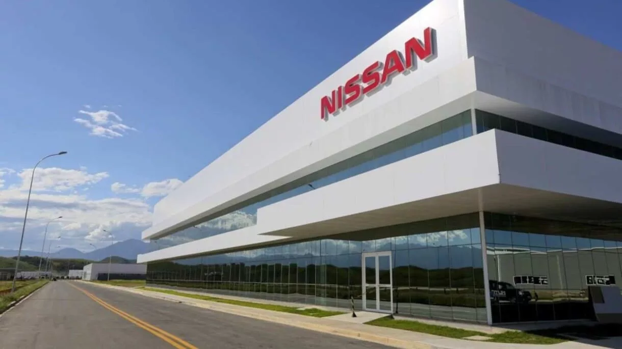 1 nissan fa brica de resende escrito rio frente12 41359704 Tarifas de Trump travam produção da Nissan e ameaçam mercado canadense