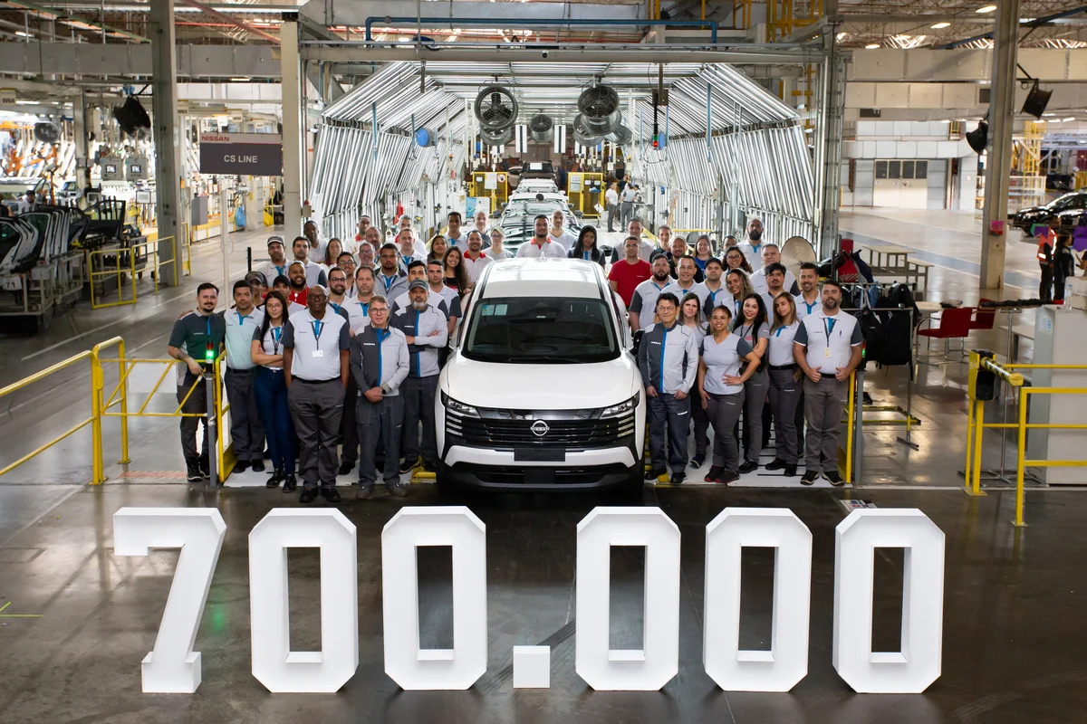 Comemorativa 700 Mil 5 Nissan celebra marco histórico com 700 mil veículos produzidos em Resende
