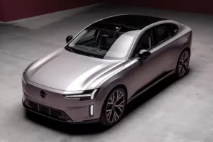 Volvo ES90: sedã elétrico de luxo com recarga ultrarrápida estreia no Brasil em 2026