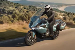 BMW R 1300 RT estreia no Brasil com câmbio automatizado e pacote premium de tecnologia