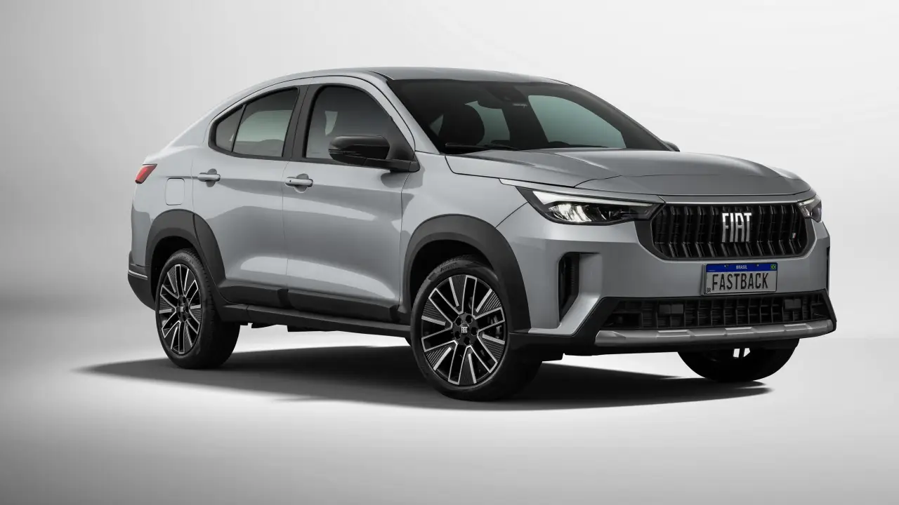 Fiat Fastback Audace My26 0005 e1754319186976 Desconto gigante no Fiat Fastback 2026 faz SUV híbrido custar menos que Polo e Tera