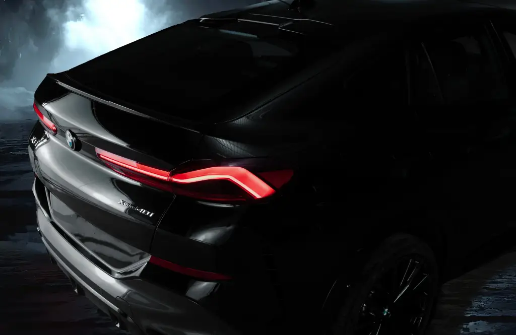 P90614073 highRes e1754494266774 BMW X6 Dark Edition é lançada no Brasil com apenas 50 unidades e estilo agressivo