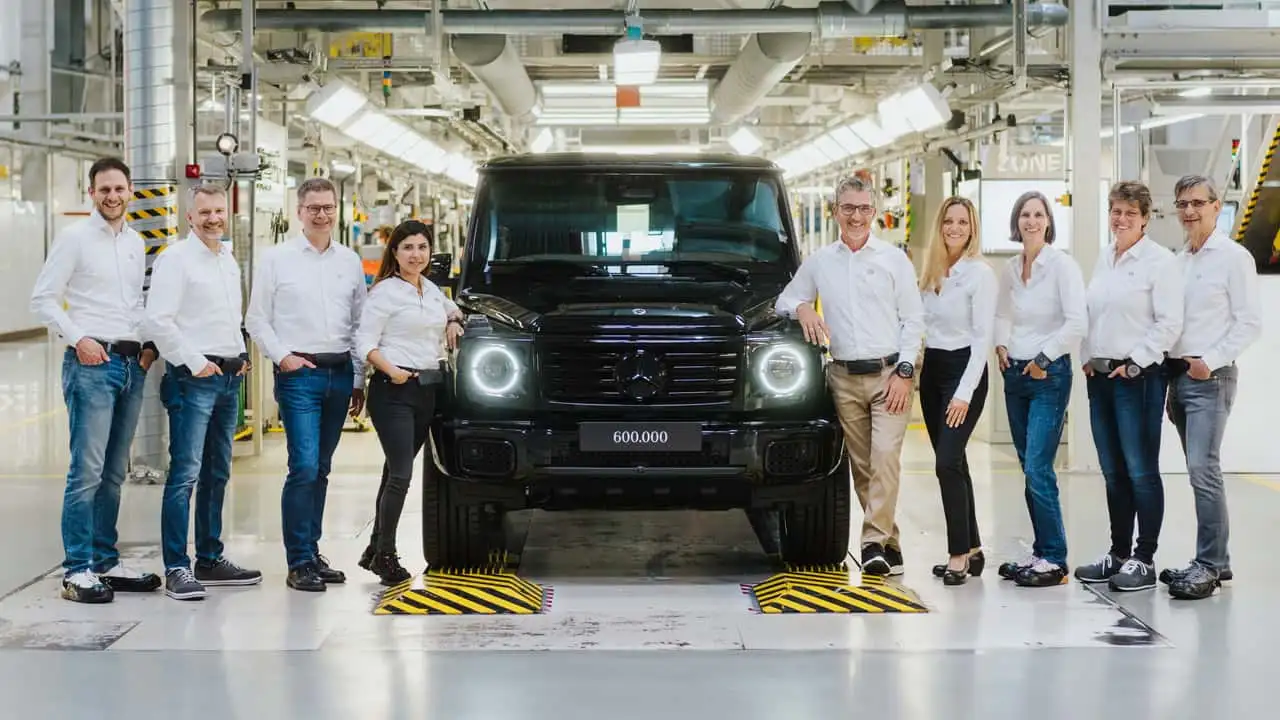 mercedes builds 600000th g class rolling off assembly line Classe G da Mercedes-Benz atinge 600 mil unidades produzidas