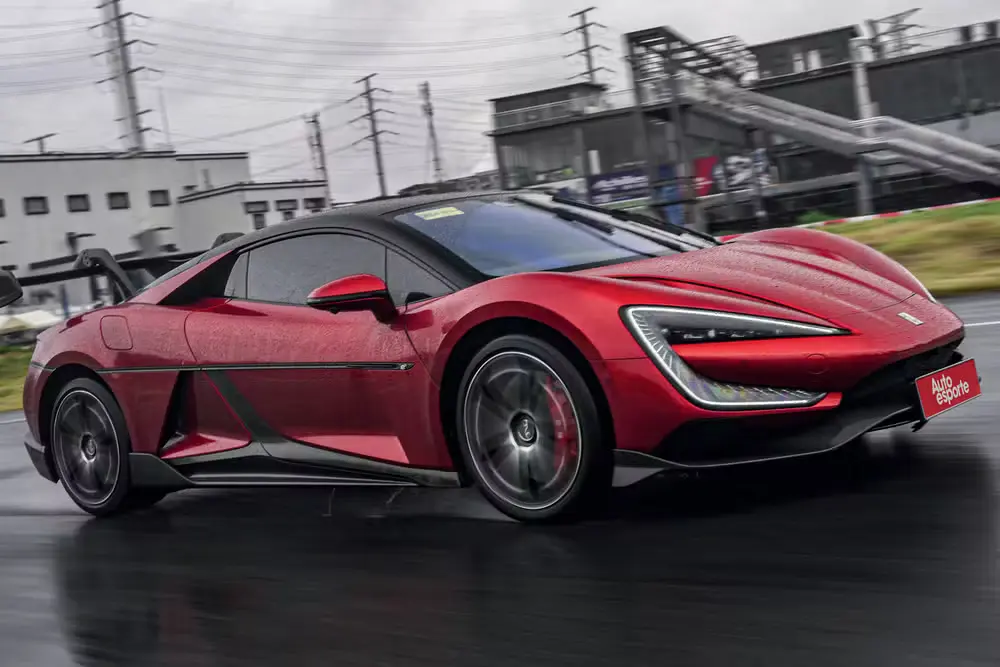 byd yangwang u9 1 frente diagonal Yangwang U9 Xtreme: carro elétrico da BYD atinge 496 km/h e supera Bugatti