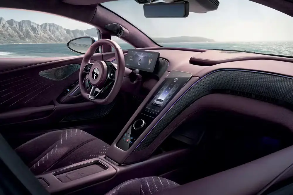 byd yangwang u9 4 cabine Yangwang U9 Xtreme: carro elétrico da BYD atinge 496 km/h e supera Bugatti