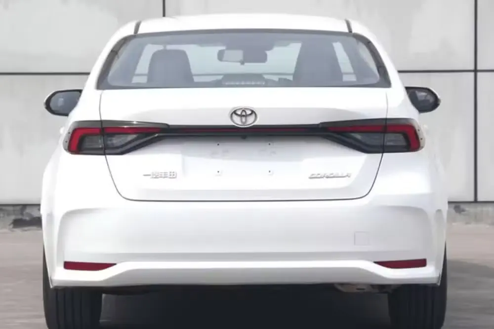novo toyota corolla china traseira Novo Toyota Corolla vaza na China com visual futurista e mais espaço interno