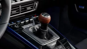 Porsche resiste à eletrificação total em nome da tradição