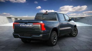RAM desiste da 1500 REV elétrica e volta a apostar em V8 e motor híbrido