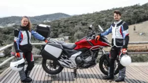 Honda NC 750X 2026 estreia no Brasil com novo visual, painel TFT e freios duplos