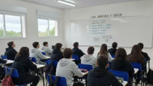 CNH no ensino médio: governo propõe curso teórico nas escolas