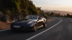 Porsche 911 Turbo S 2025 chega ao Brasil com motor híbrido e 711 cv