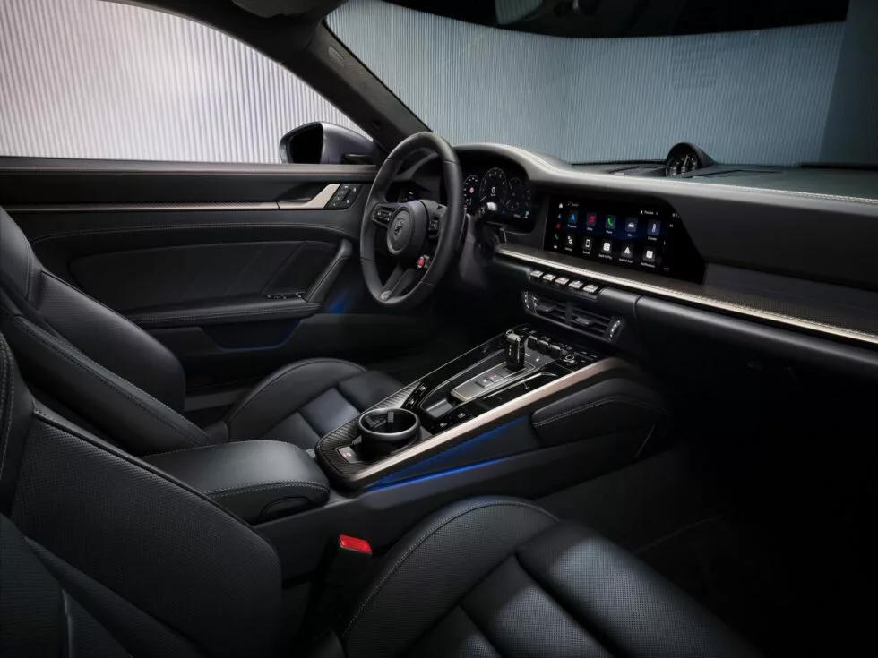 porsche 911 2 Porsche 911 Turbo S 2025 chega ao Brasil com motor híbrido e 711 cv