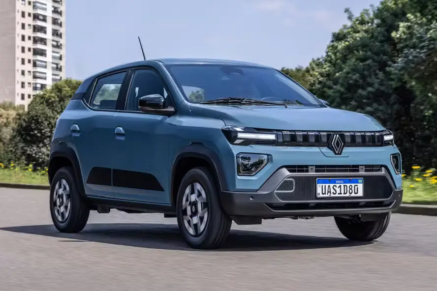 renault kwid e tech 2026 diagonal dianteira Kwid E-Tech 2026 chega com visual europeu e preço agressivo abaixo dos R$ 100 mil