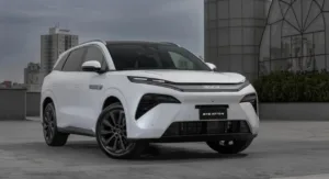 BYD Atto 8: o SUV híbrido de 7 lugares que chega ao Brasil com 488 cv e tecnologia de ponta