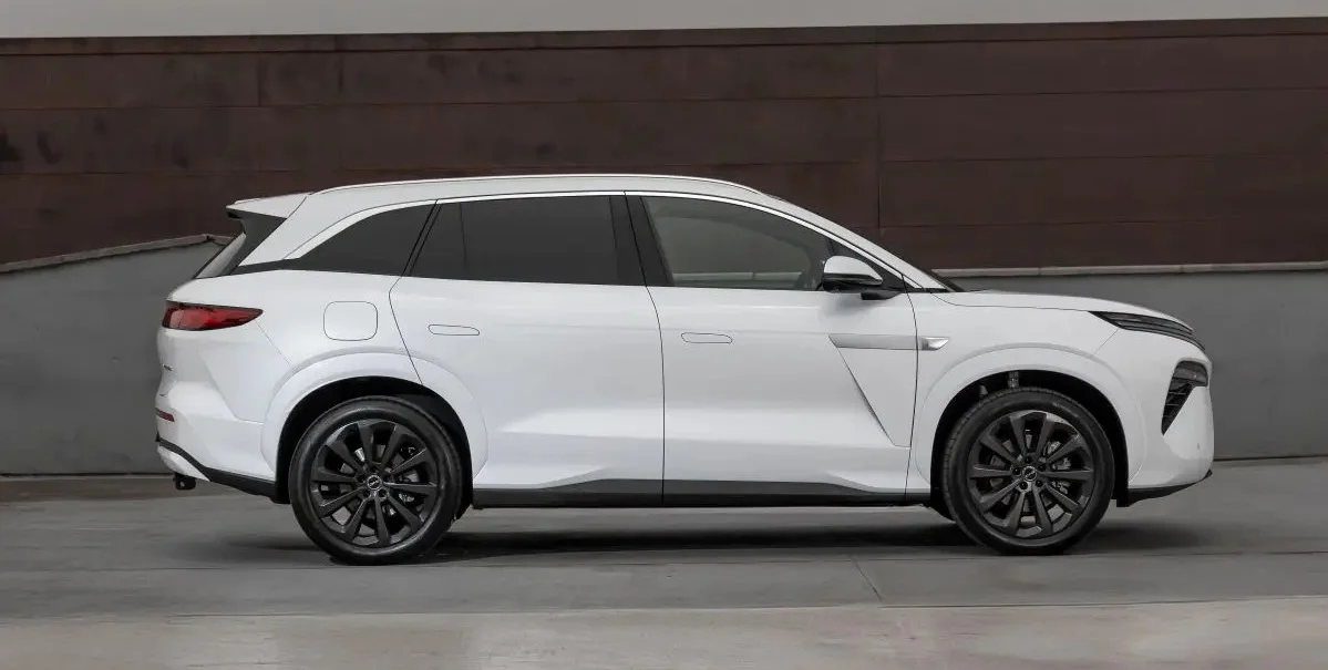 ATTO y BYD Atto 8: o SUV híbrido de 7 lugares que chega ao Brasil com 488 cv e tecnologia de ponta