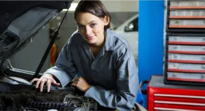 De 5% para 16% em seis anos: a ascensão feminina no mercado automotivo que vai dominar a Autopar 2026