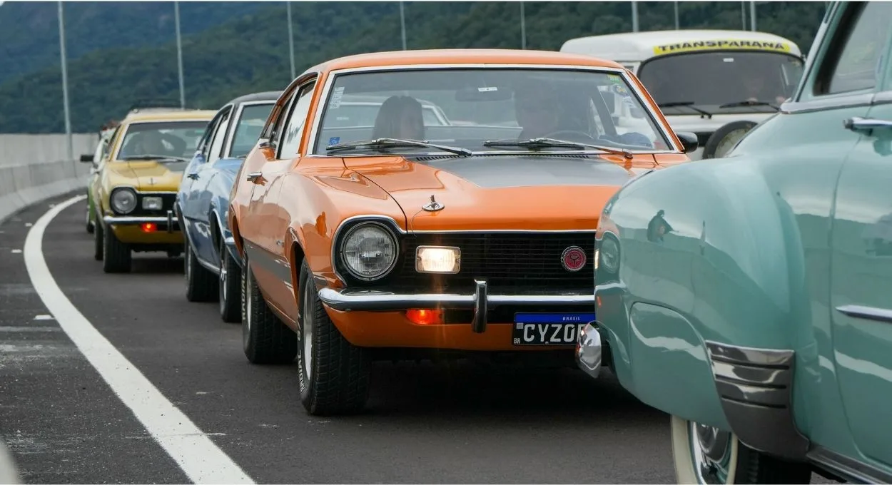 2025 05 23 1o passeio da ponte de guaratuba 29 Fuscas, Opalas e Dodge dos anos 70 desfilaram pela Ponte de Guaratuba num encontro que parou o Litoral