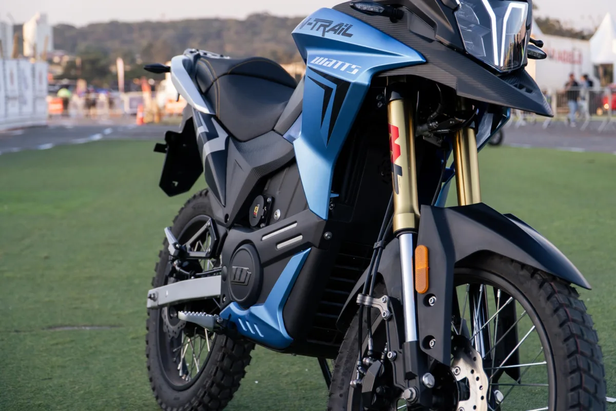 DSC09457 Watts W-Trail: a moto elétrica que vai a 100 km/h e carrega na tomada de casa por R$ 31.990