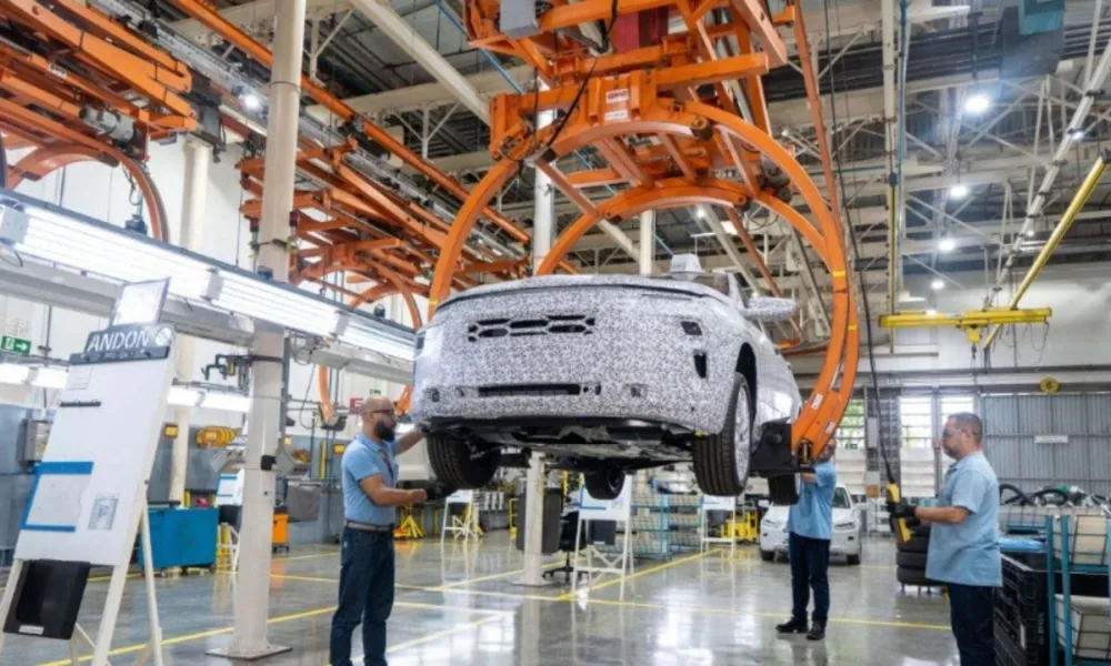 chevrolet sonic 65892207 GM confirma R$ 10,5 bilhões no Brasil e a Chevrolet que você conhece está prestes a mudar