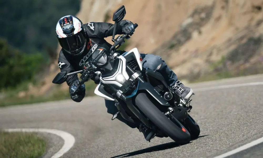 2024 CFMoto 450NK cp CFMoto 450 NK pode ser a próxima aposta da marca no Brasil e o visual já dividiu opiniões
