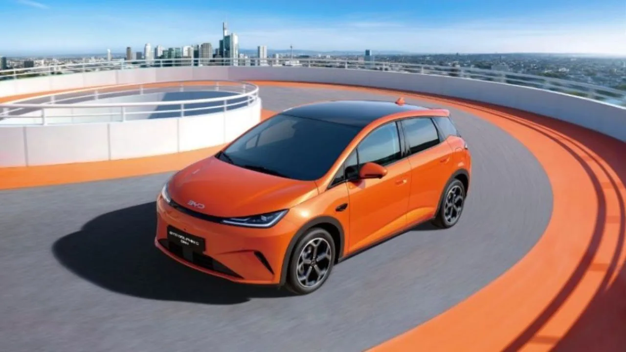 BYD Dolphin híbrido chega rodando 105 km sem gastar uma gota de gasolina