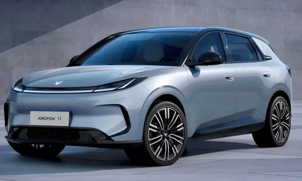 baic arcfox t1 1024x576 1 Arcfox T1: elétrico chinês de R$ 125 mil promete detonar o Volkswagen Polo no Brasil