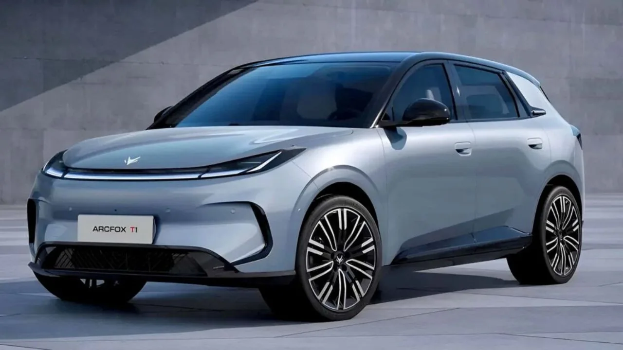 baic arcfox t1 1024x576 1 Arcfox T1: elétrico chinês de R$ 125 mil promete detonar o Volkswagen Polo no Brasil