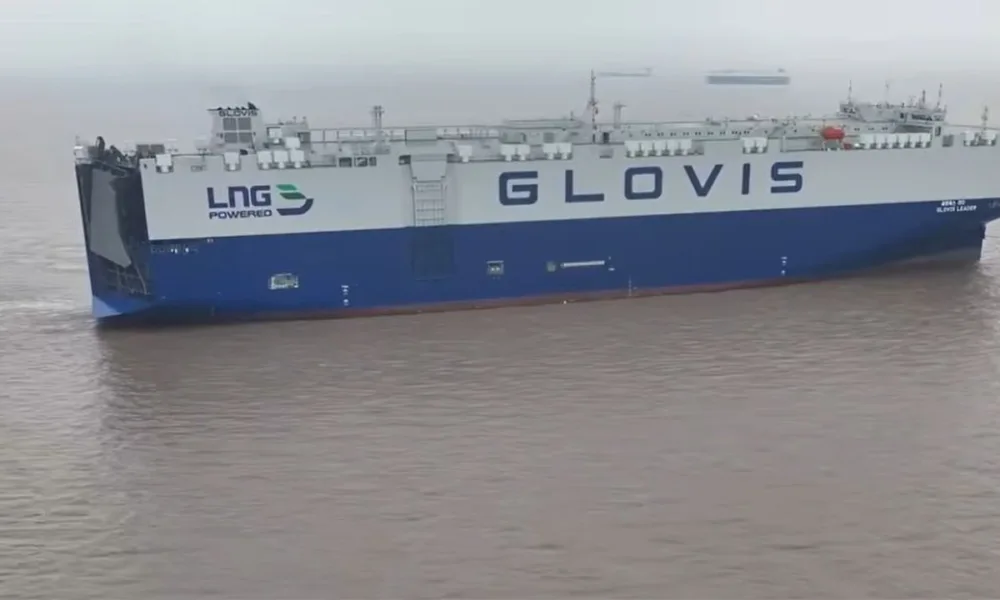 navio china China quebra recorde mundial com navio que carrega quase 8 mil Tesla de uma vez só