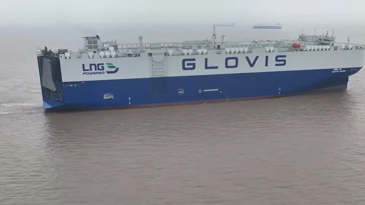 navio china China quebra recorde mundial com navio que carrega quase 8 mil Tesla de uma vez só