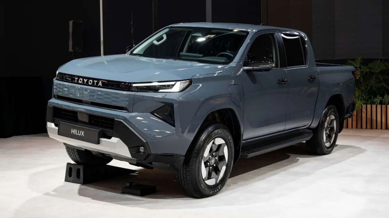 toyota hilux eletrica bev no salao de bruxelas bel 63226056 Toyota bate o martelo: Hilux híbrida plug-in não sai do papel tão cedo