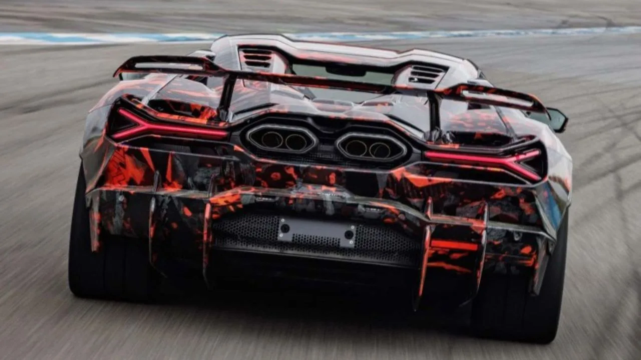 1 lamborghini revuelto sv sets hockenheimring record lap 1 67390145 Lamborghini Revuelto SV bate recorde antes mesmo de estrear oficialmente