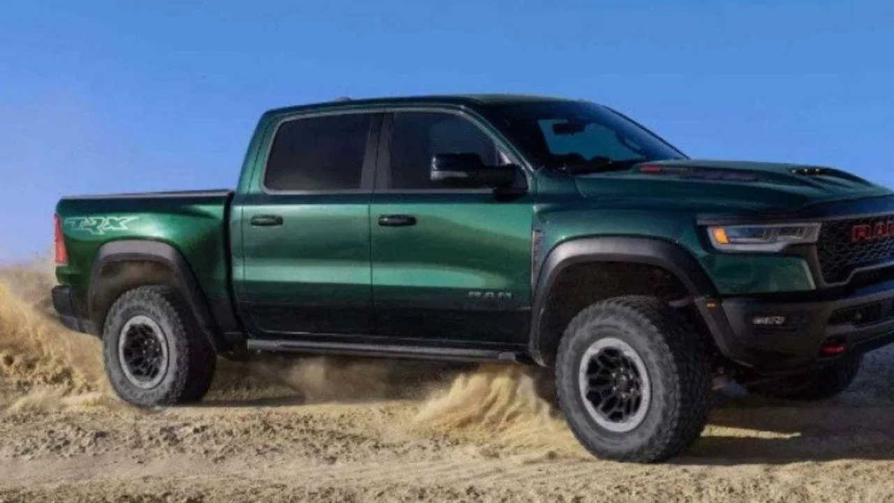 1 ram trx verde 62793610 Ram confirma volta do motor V8 HEMI ao Brasil em 2027: picape 1500 deve ganhar motor mais potente e dividir espaço com o Hurricane