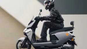 Yadea chega a 100 lojas no Brasil e lança a GS70 Pro, sua scooter elétrica mais robusta