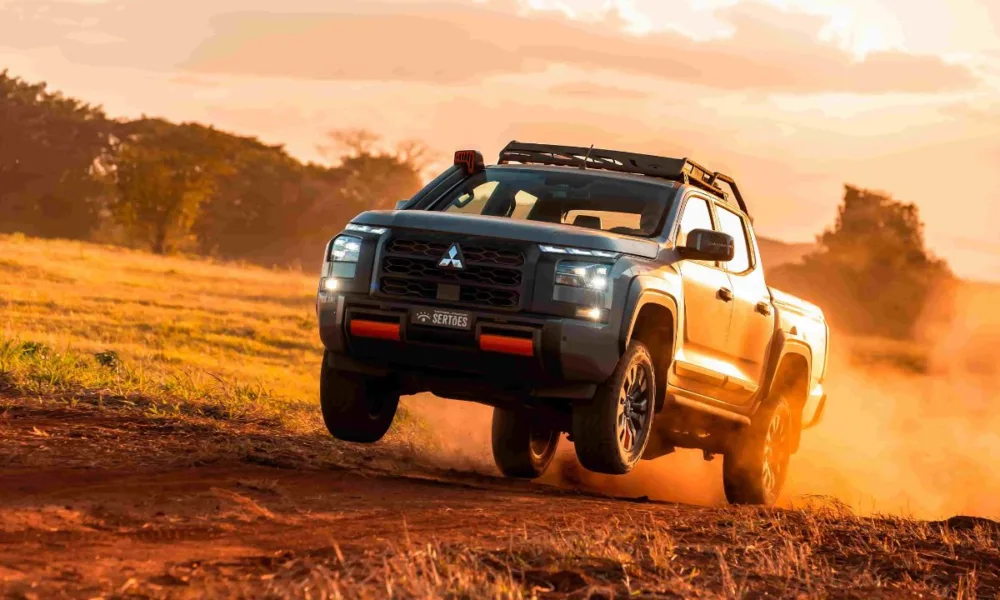 7483967 39719d63599c429993e94f2424134401 67471191 Mitsubishi transforma sua picape mais robusta em tributo ao Rally dos Sertões