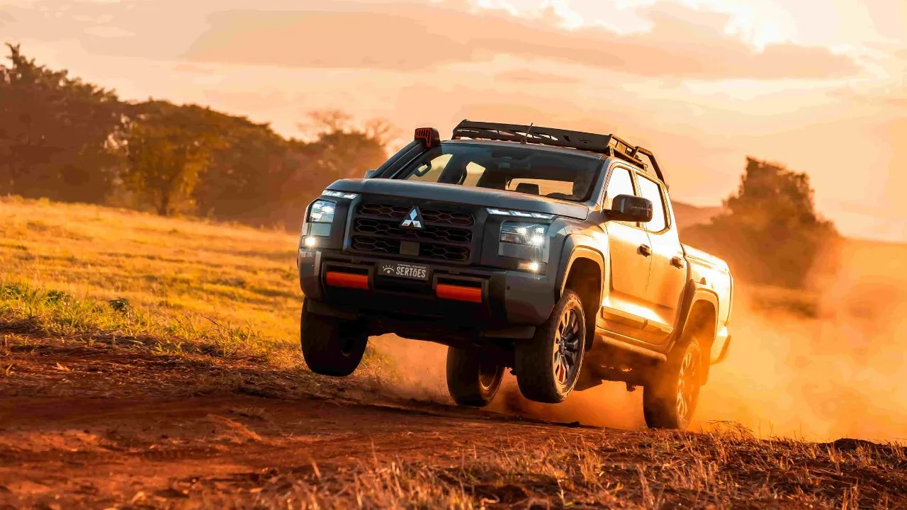 7483967 39719d63599c429993e94f2424134401 67471191 Mitsubishi transforma sua picape mais robusta em tributo ao Rally dos Sertões
