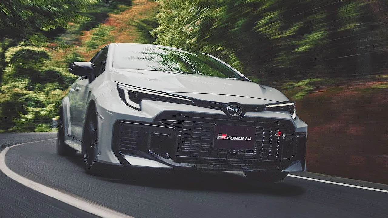 grcorollanovo1 Novo GR Corolla é confirmado no Brasil para 2026: motor turbo passa a render 304 cv e câmbio segue só manual
