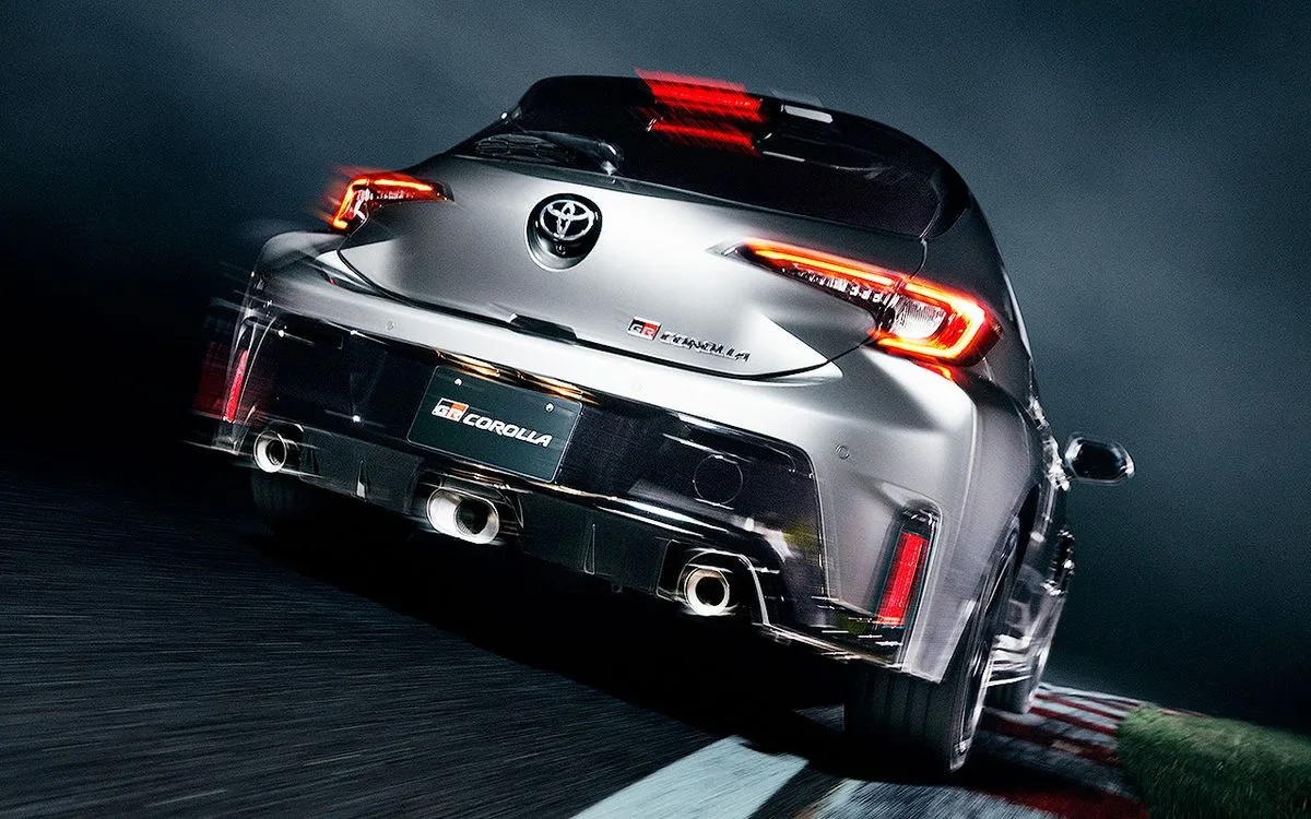 grcorollanovo2 Novo GR Corolla é confirmado no Brasil para 2026: motor turbo passa a render 304 cv e câmbio segue só manual