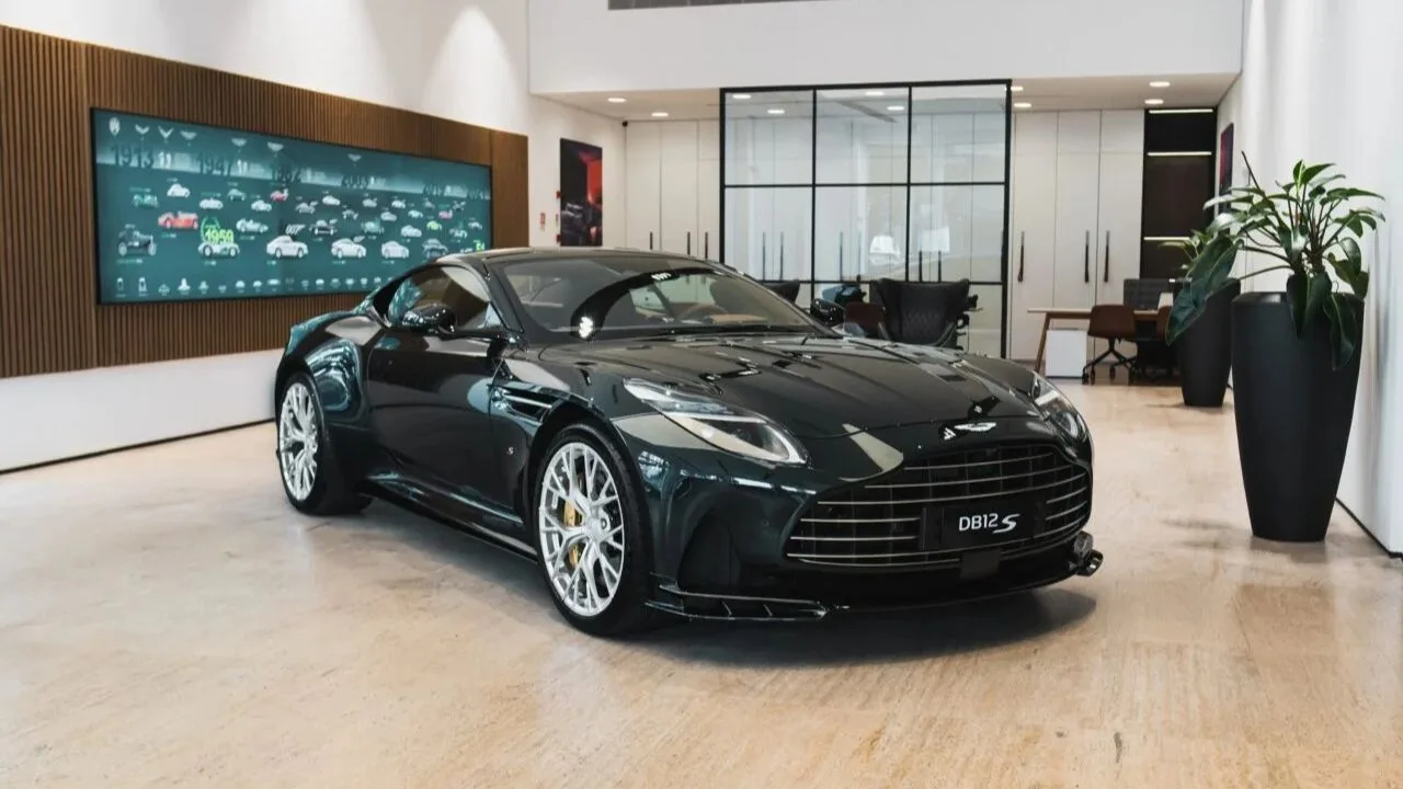 aston Aston Martin DB12 S chega ao Brasil por R$ 3,5 milhões: superesportivo entrega 700 cv e acelera a 325 km/h