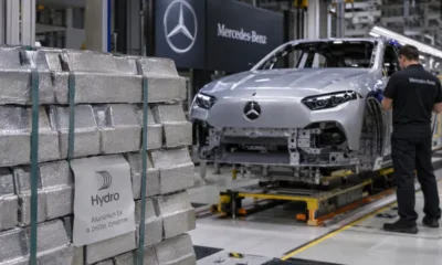 mercedez Mercedes-Benz vai usar alumínio com 75% de material reciclado em carros elétricos: entenda a nova parceria com a Hydro