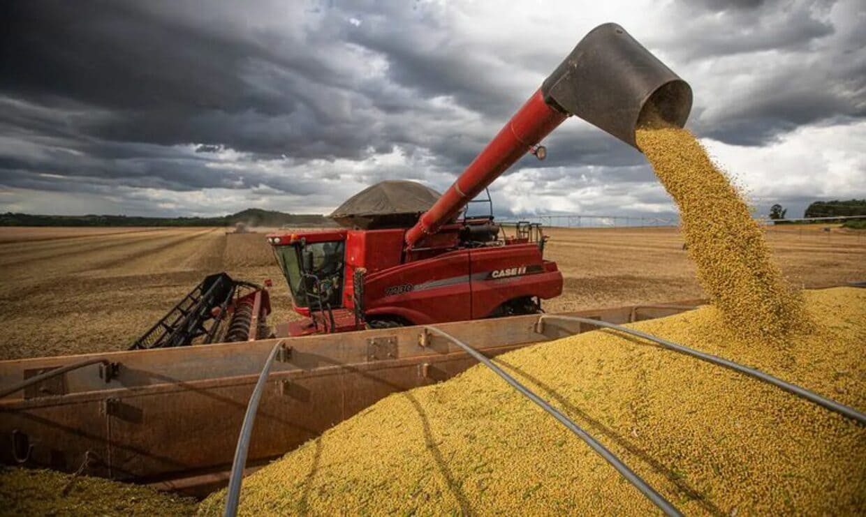 Máquinas agrícolas devem avançar apenas 3,4% em 2026, projeta Abimaq