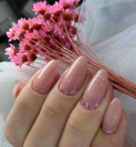 O charme das unhas amendoadas: como conquistar esse formato elegante com muito estilo
